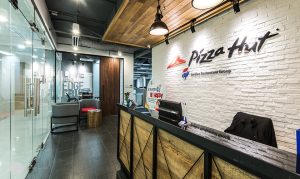 hinh 2 pizzahut www.congtyanhsang.com - Công ty Ánh Sáng