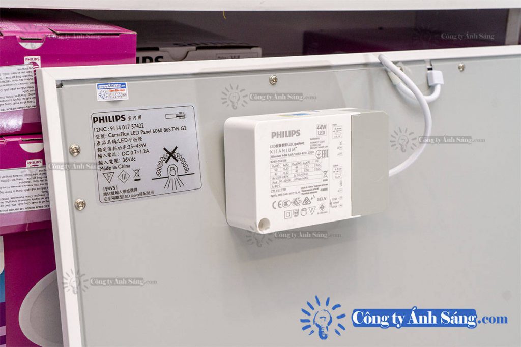 Den LED Panel PHILIPS CertaFlux 44W 600×600 Xitanium (3) www.congtyanhsang.com