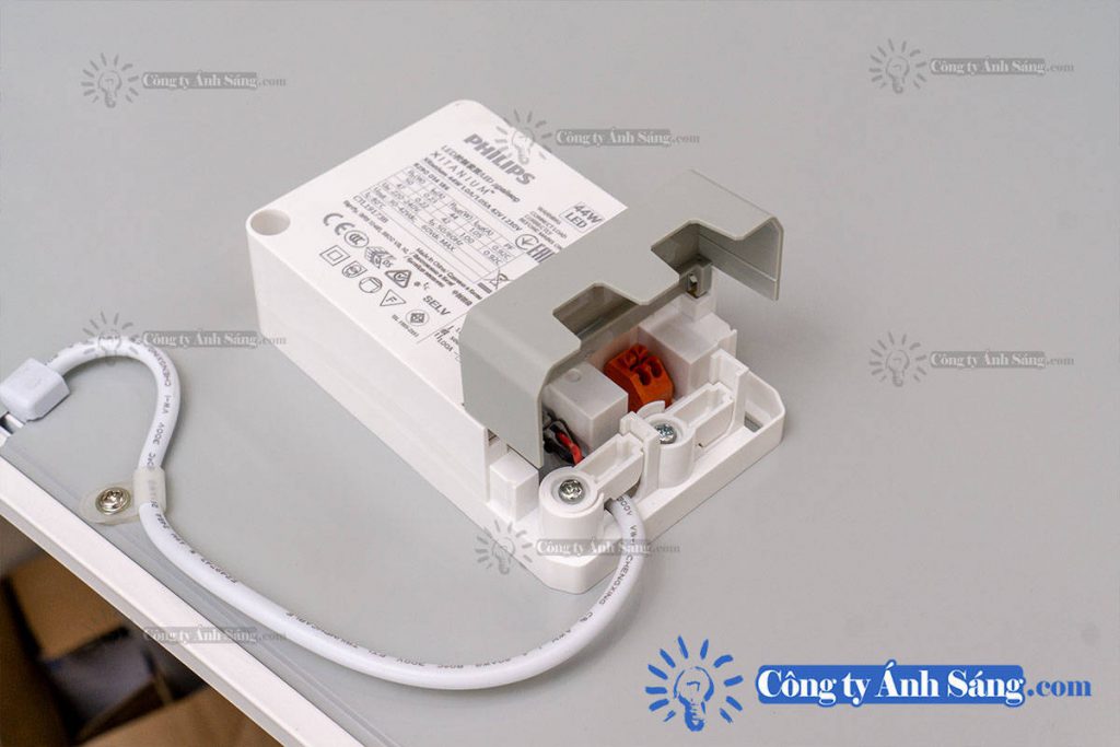 Den LED Panel PHILIPS CertaFlux 44W 600×600 Xitanium (8) www.congtyanhsang.com