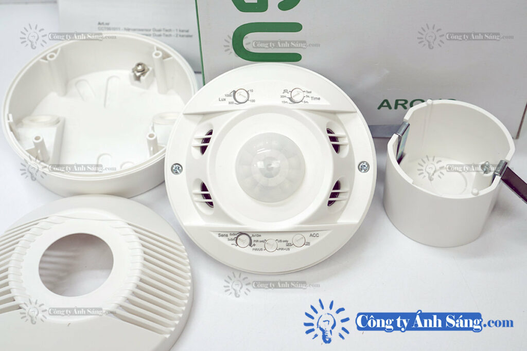 Cam bien hong ngoai va sieu am Schneider CCT551011 (5) www.congtyanhsang.com